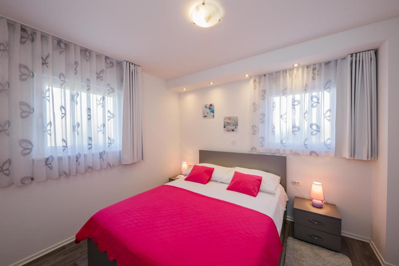 Lovely Apartments Каштела Экстерьер фото